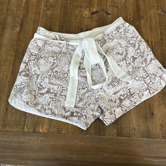 Robbi and Nikki Shorts, white, grey, snake print, neutral, pleated front, loose - Picture 1 of 6
